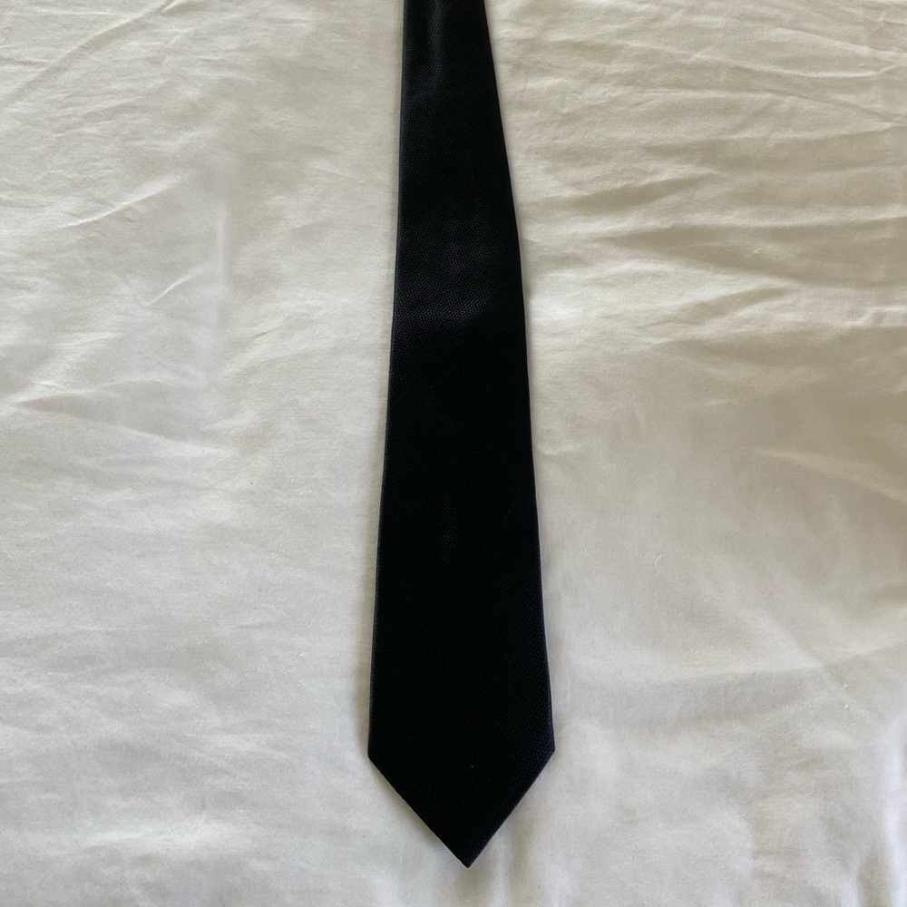 Black David Donahue Tie.  Excellent condition!